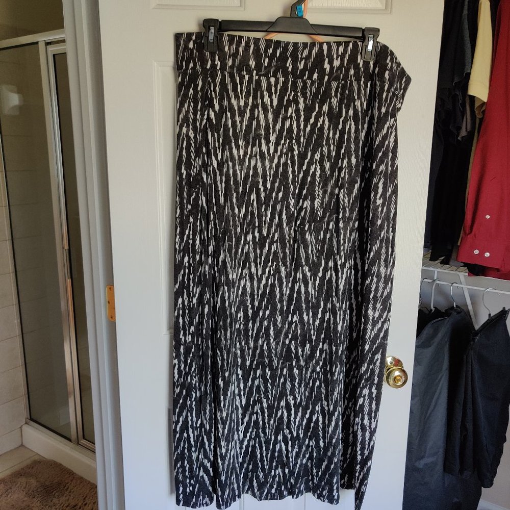 Black and white graphic maxi skirt